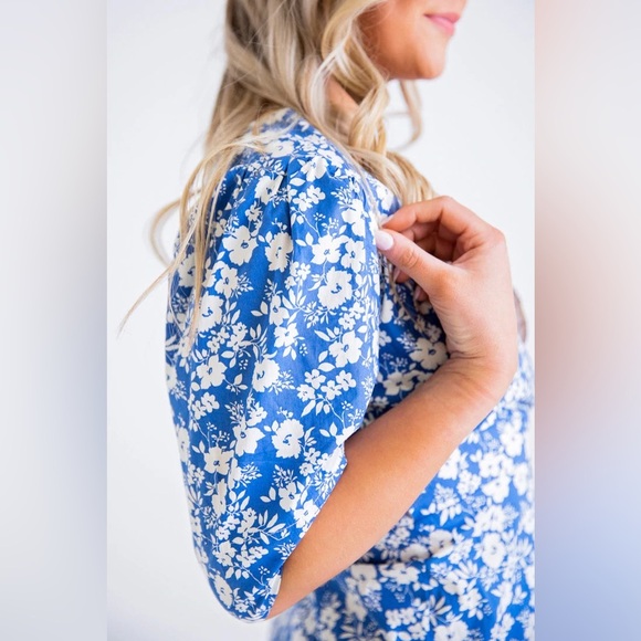 Karlie Blue & White Floral Wrap Dress size small Puff sleeves - Picture 9 of 10